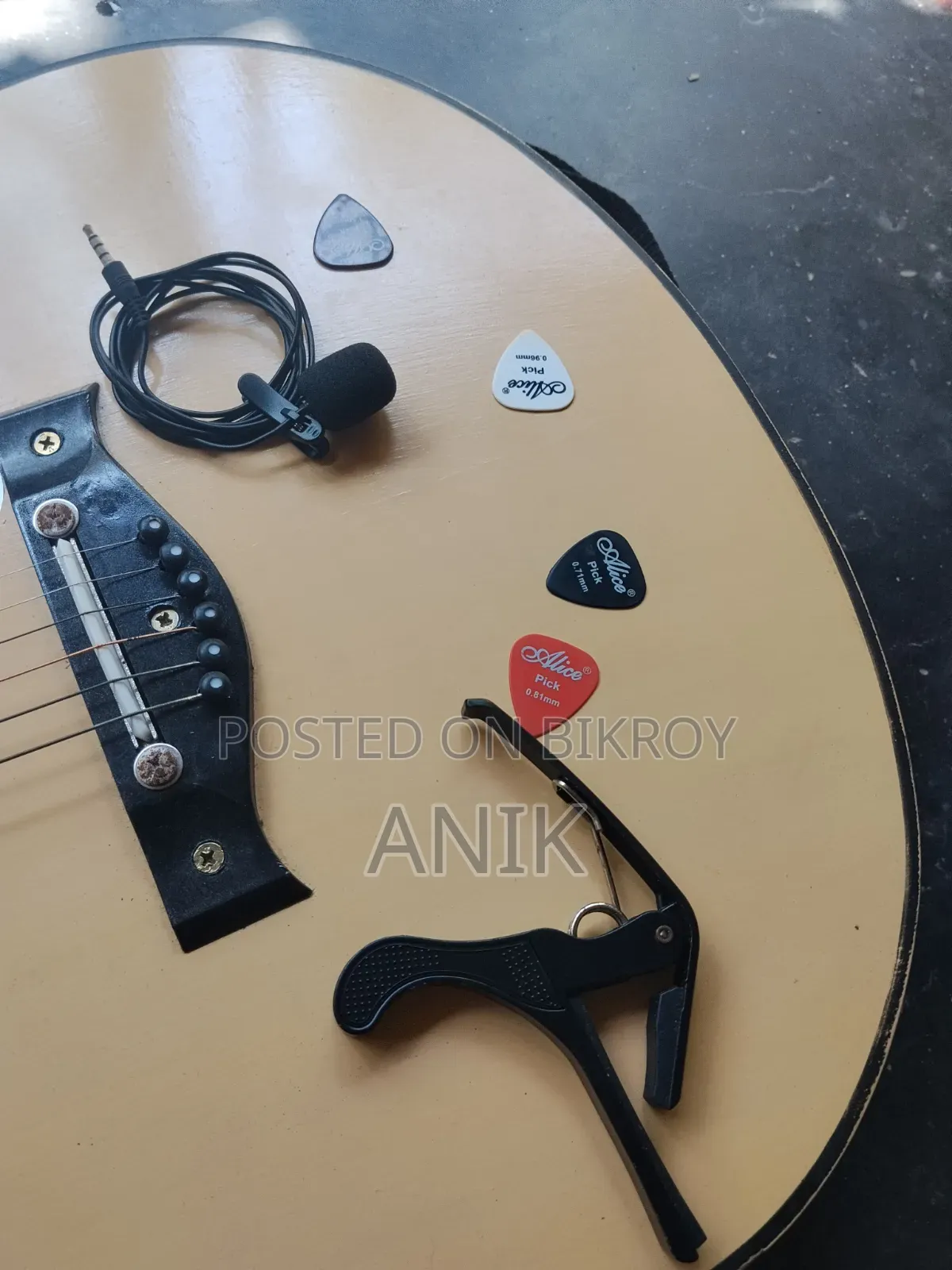 Cutaway Acoustic Guitar