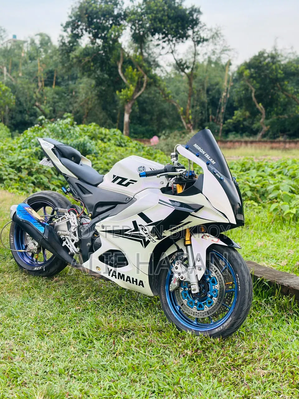 Yamaha R15M 2023 White