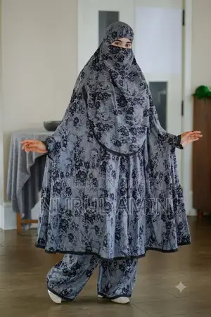 খিমার উইথ ওয়াইড-লেগড প্লাজো