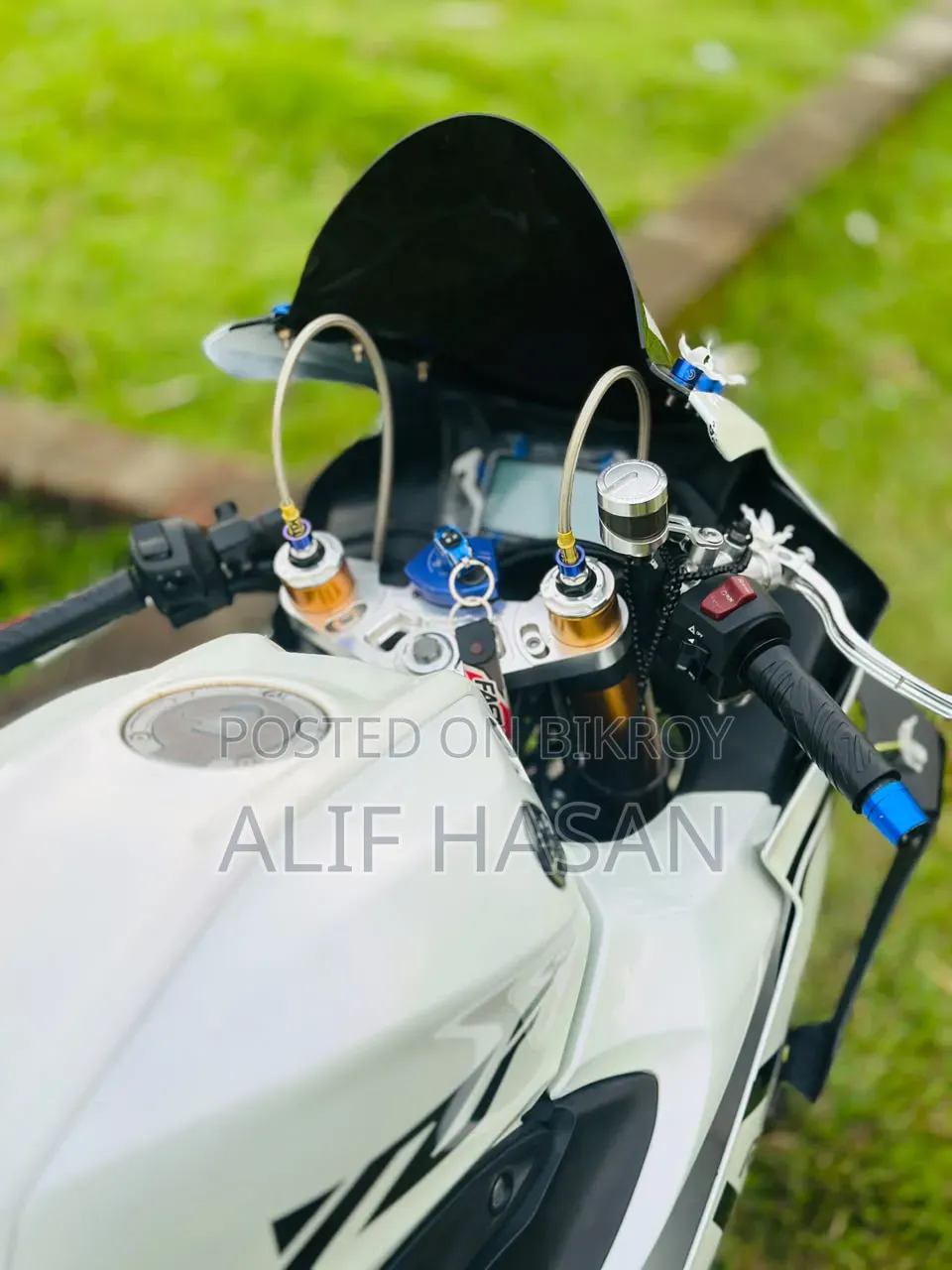 Yamaha R15M 2023 White
