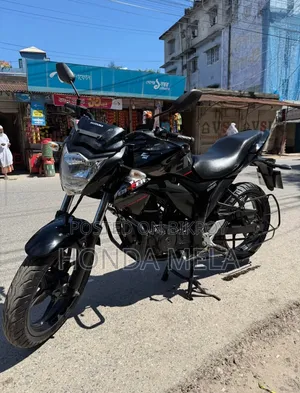 সুজুকি গিক্সার ২০১৮ কালো