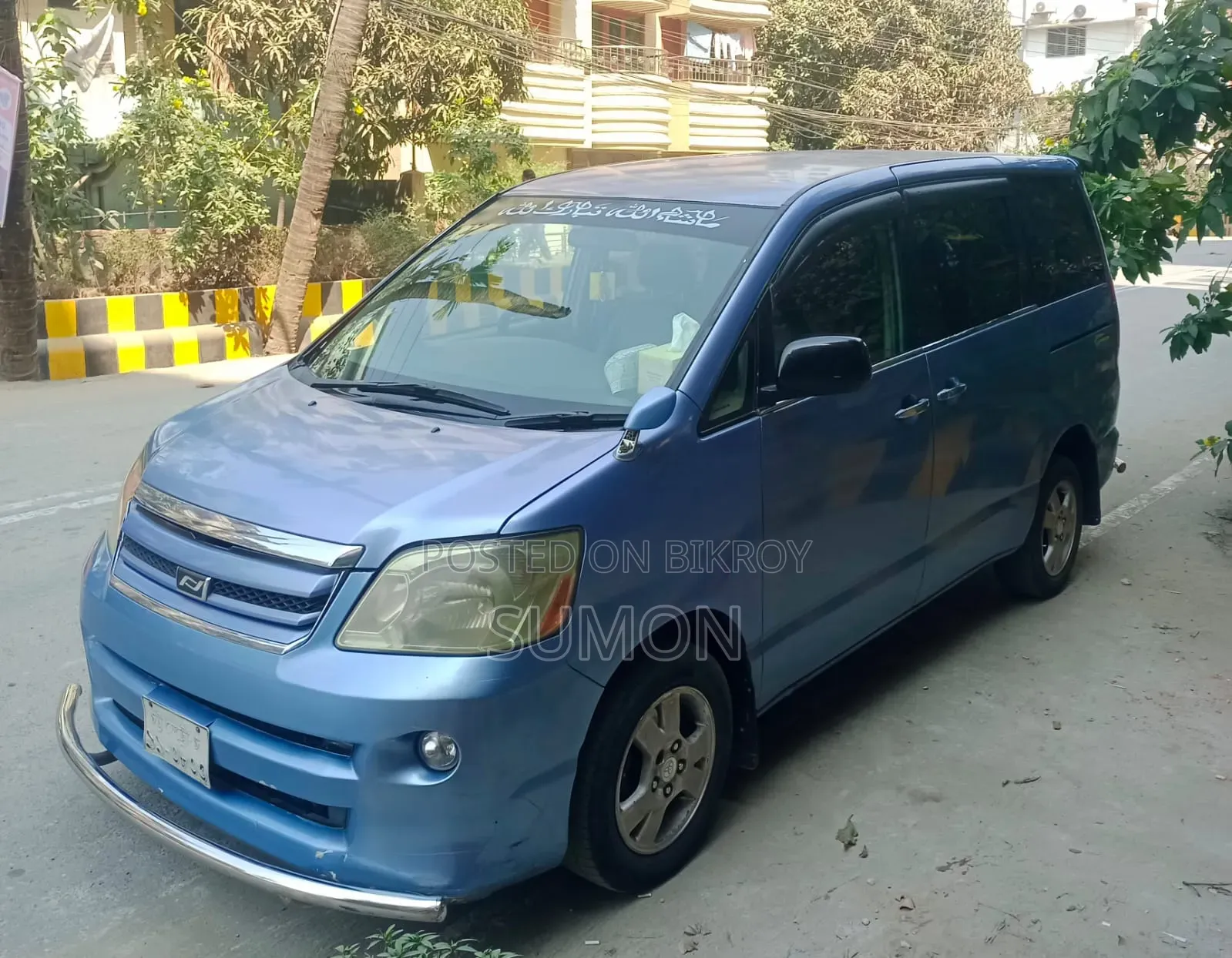 Toyota Noah 2005