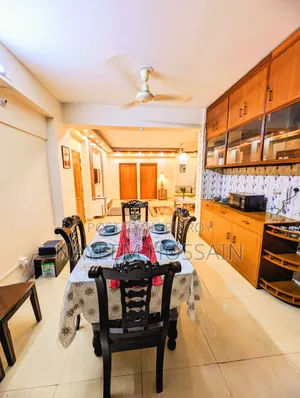 ধানমন্ডি (জিগাতলা)-তে ভাড়ার জন্য বিলাসবহুল ৪ বেডরুমের অ্যাপার্টমেন্ট!
একটি প্রাণবন্ত লোকেশনে একটি মার্জিত এবং আরামদায়ক বাসা খুঁজছেন? ধানমন্ডি (জিগাতলা)-র এই আধুনিক, সম্পূর্ণ ইন্টেরিয়র ডিজাইন করা ৪ বেডরুমের অ্যাপার্টমেন্টটি এখন ভাড়ার জন্য উপলব্ধ!
প্রধান আকর্ষণ এবং সুবিধাসমূহ:
৪টি প্রশস্ত বেডরুম: সমসাময়িক ইন্টেরিয়র ডেকোরেশন, দুর্দান্ত ভেন্টিলেশন এবং সংযুক্ত আধুনিক বাথরুম সহ দক্ষতার সাথে ডিজাইন করা।
বিশাল লিভিং এবং ডাইনিং: ওপেন-কনসেপ্ট, স্টাইলিশভাবে সজ্জিত স্থান যা পারিবারিক জীবনযাপন এবং অতিথিদের আপ্যায়নের জন্য উপযুক্ত।
আধুনিক রান্নাঘর: মসৃণ ক্যাবিনেট, প্রিমিয়াম ফিটিংস এবং সমস্ত আধুনিক যন্ত্রপাতির জায়গাসহ সজ্জিত।
প্রাইভেট বারান্দা: তাজা বাতাস এবং রিফ্রেশিং খোলা দৃশ্য উপভোগ করুন।
শীর্ষ নিরাপত্তা: ২৪ ঘণ্টার সিকিউরিটি গার্ড, সেরা স্কুল, বিশ্ববিদ্যালয়, হাসপাতাল এবং শপিং সেন্টার!
