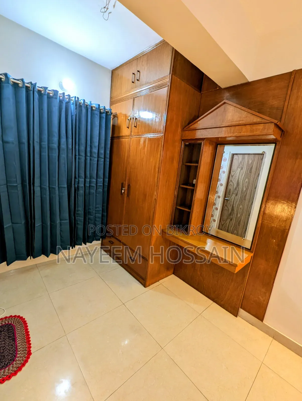 ধানমন্ডি (জিগাতলা)-তে ভাড়ার জন্য বিলাসবহুল ৪ বেডরুমের অ্যাপার্টমেন্ট!
একটি প্রাণবন্ত লোকেশনে একটি মার্জিত এবং আরামদায়ক বাসা খুঁজছেন? ধানমন্ডি (জিগাতলা)-র এই আধুনিক, সম্পূর্ণ ইন্টেরিয়র ডিজাইন করা ৪ বেডরুমের অ্যাপার্টমেন্টটি এখন ভাড়ার জন্য উপলব্ধ!
প্রধান আকর্ষণ এবং সুবিধাসমূহ:
৪টি প্রশস্ত বেডরুম: সমসাময়িক ইন্টেরিয়র ডেকোরেশন, দুর্দান্ত ভেন্টিলেশন এবং সংযুক্ত আধুনিক বাথরুম সহ দক্ষতার সাথে ডিজাইন করা।
বিশাল লিভিং এবং ডাইনিং: ওপেন-কনসেপ্ট, স্টাইলিশভাবে সজ্জিত স্থান যা পারিবারিক জীবনযাপন এবং অতিথিদের আপ্যায়নের জন্য উপযুক্ত।
আধুনিক রান্নাঘর: মসৃণ ক্যাবিনেট, প্রিমিয়াম ফিটিংস এবং সমস্ত আধুনিক যন্ত্রপাতির জায়গাসহ সজ্জিত।
প্রাইভেট বারান্দা: তাজা বাতাস এবং রিফ্রেশিং খোলা দৃশ্য উপভোগ করুন।
শীর্ষ নিরাপত্তা: ২৪ ঘণ্টার সিকিউরিটি গার্ড, সেরা স্কুল, বিশ্ববিদ্যালয়, হাসপাতাল এবং শপিং সেন্টার!