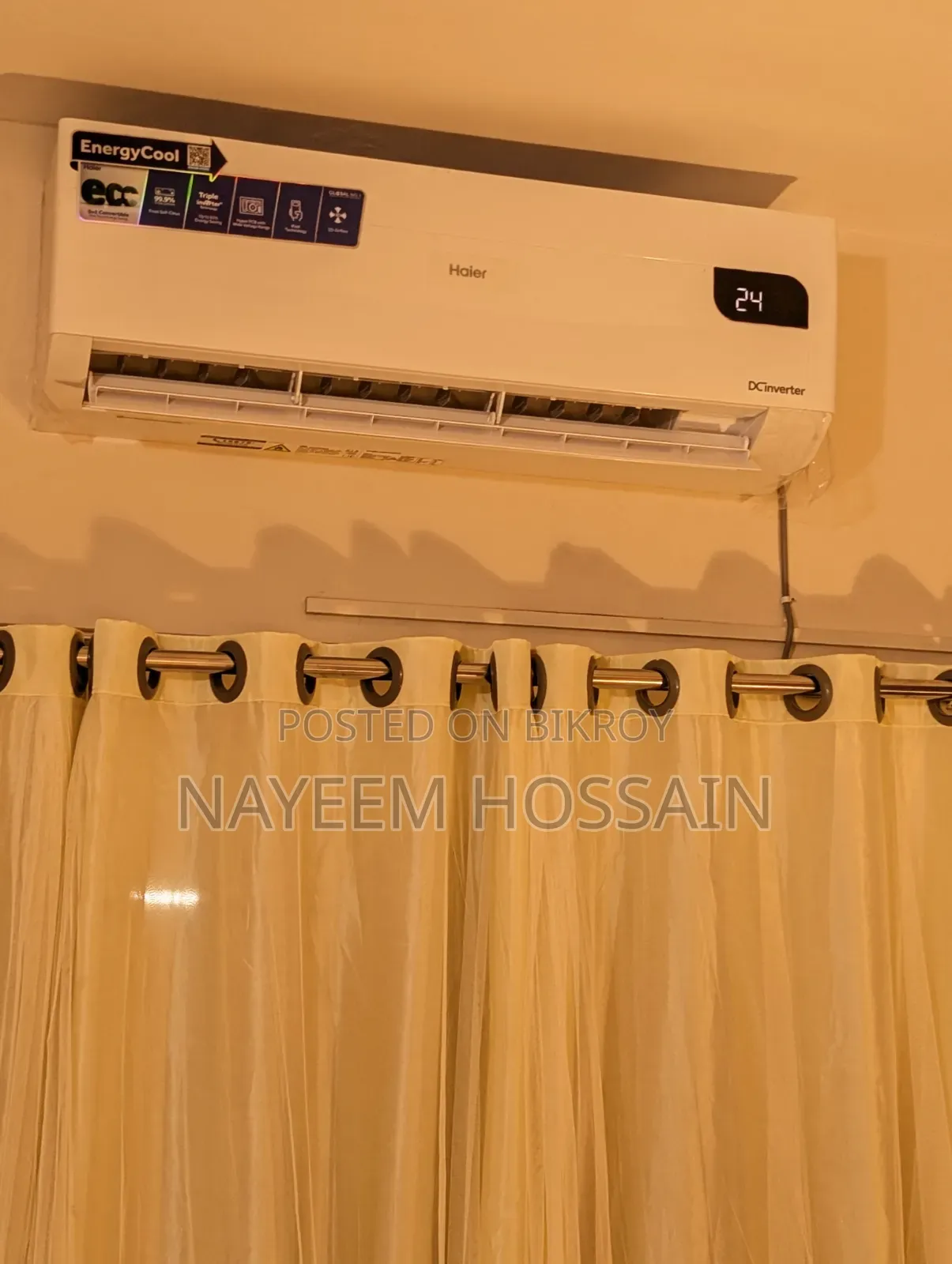 ধানমন্ডি (জিগাতলা)-তে ভাড়ার জন্য বিলাসবহুল ৪ বেডরুমের অ্যাপার্টমেন্ট!
একটি প্রাণবন্ত লোকেশনে একটি মার্জিত এবং আরামদায়ক বাসা খুঁজছেন? ধানমন্ডি (জিগাতলা)-র এই আধুনিক, সম্পূর্ণ ইন্টেরিয়র ডিজাইন করা ৪ বেডরুমের অ্যাপার্টমেন্টটি এখন ভাড়ার জন্য উপলব্ধ!
প্রধান আকর্ষণ এবং সুবিধাসমূহ:
৪টি প্রশস্ত বেডরুম: সমসাময়িক ইন্টেরিয়র ডেকোরেশন, দুর্দান্ত ভেন্টিলেশন এবং সংযুক্ত আধুনিক বাথরুম সহ দক্ষতার সাথে ডিজাইন করা।
বিশাল লিভিং এবং ডাইনিং: ওপেন-কনসেপ্ট, স্টাইলিশভাবে সজ্জিত স্থান যা পারিবারিক জীবনযাপন এবং অতিথিদের আপ্যায়নের জন্য উপযুক্ত।
আধুনিক রান্নাঘর: মসৃণ ক্যাবিনেট, প্রিমিয়াম ফিটিংস এবং সমস্ত আধুনিক যন্ত্রপাতির জায়গাসহ সজ্জিত।
প্রাইভেট বারান্দা: তাজা বাতাস এবং রিফ্রেশিং খোলা দৃশ্য উপভোগ করুন।
শীর্ষ নিরাপত্তা: ২৪ ঘণ্টার সিকিউরিটি গার্ড, সেরা স্কুল, বিশ্ববিদ্যালয়, হাসপাতাল এবং শপিং সেন্টার!