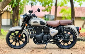 রয়েল এনফিল্ড ক্লাসিক ৩৫০ ২০২৫ গ্রে