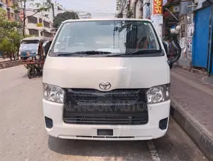 Toyota HiAce 2021 White