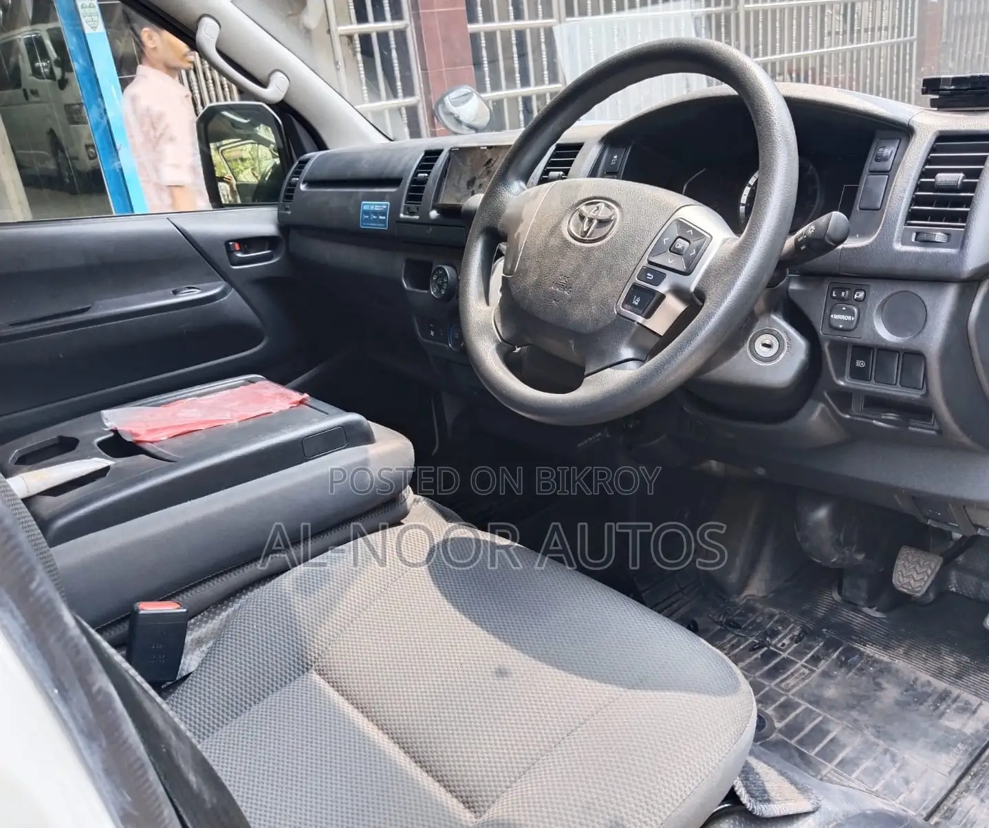 Toyota HiAce 2021 White