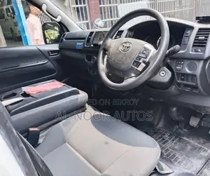 Toyota HiAce 2021 White
