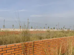 পি ব্লকে দক্ষিণমুখী ৫ কাঠা প্লট