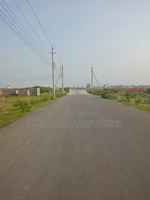 পি ব্লকে দক্ষিণমুখী ৫ কাঠা প্লট
