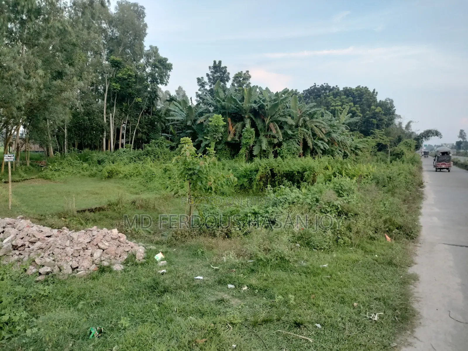4 decimal land, beside Dhaka-Rangpur highway, 3 km south of Modern Mor