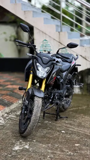 হোন্ডা হর্নেট ২.০ ২০২৪ ব্ল্যাক