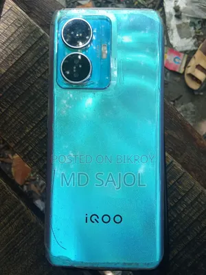 iQOO 128 GB Blue