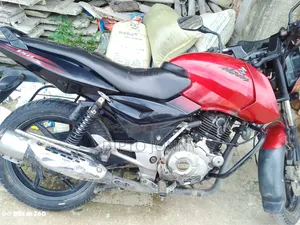 বাজাজ পালসার ১৫০ ২০১২ লাল