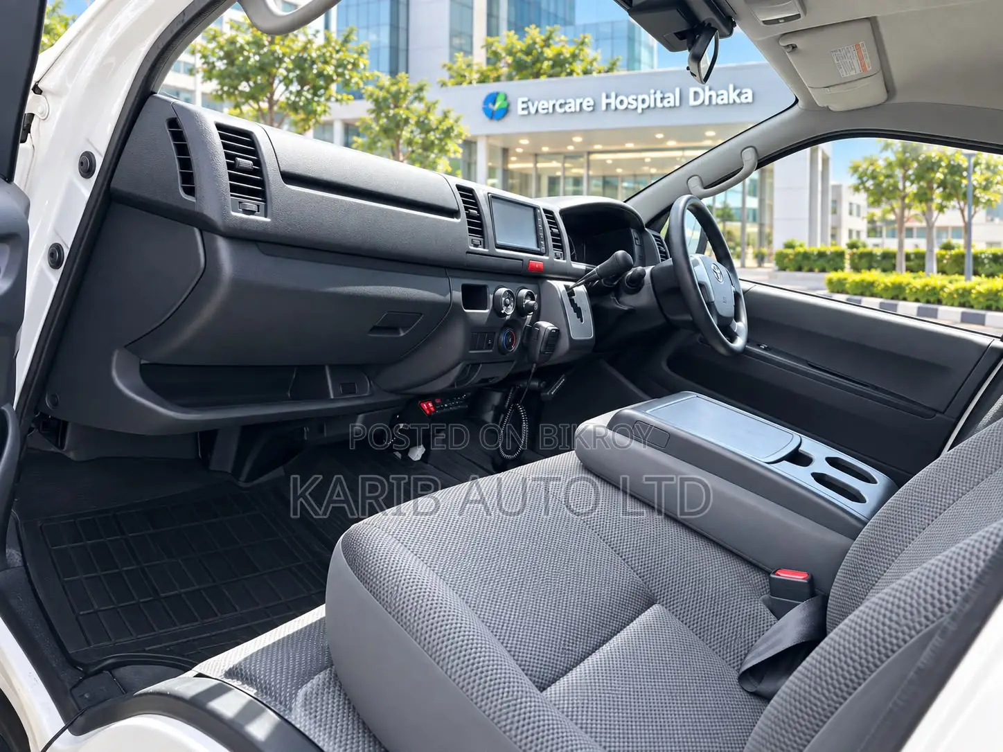 Toyota HiAce 2021 White