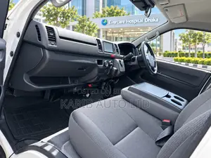 Toyota HiAce 2021 White