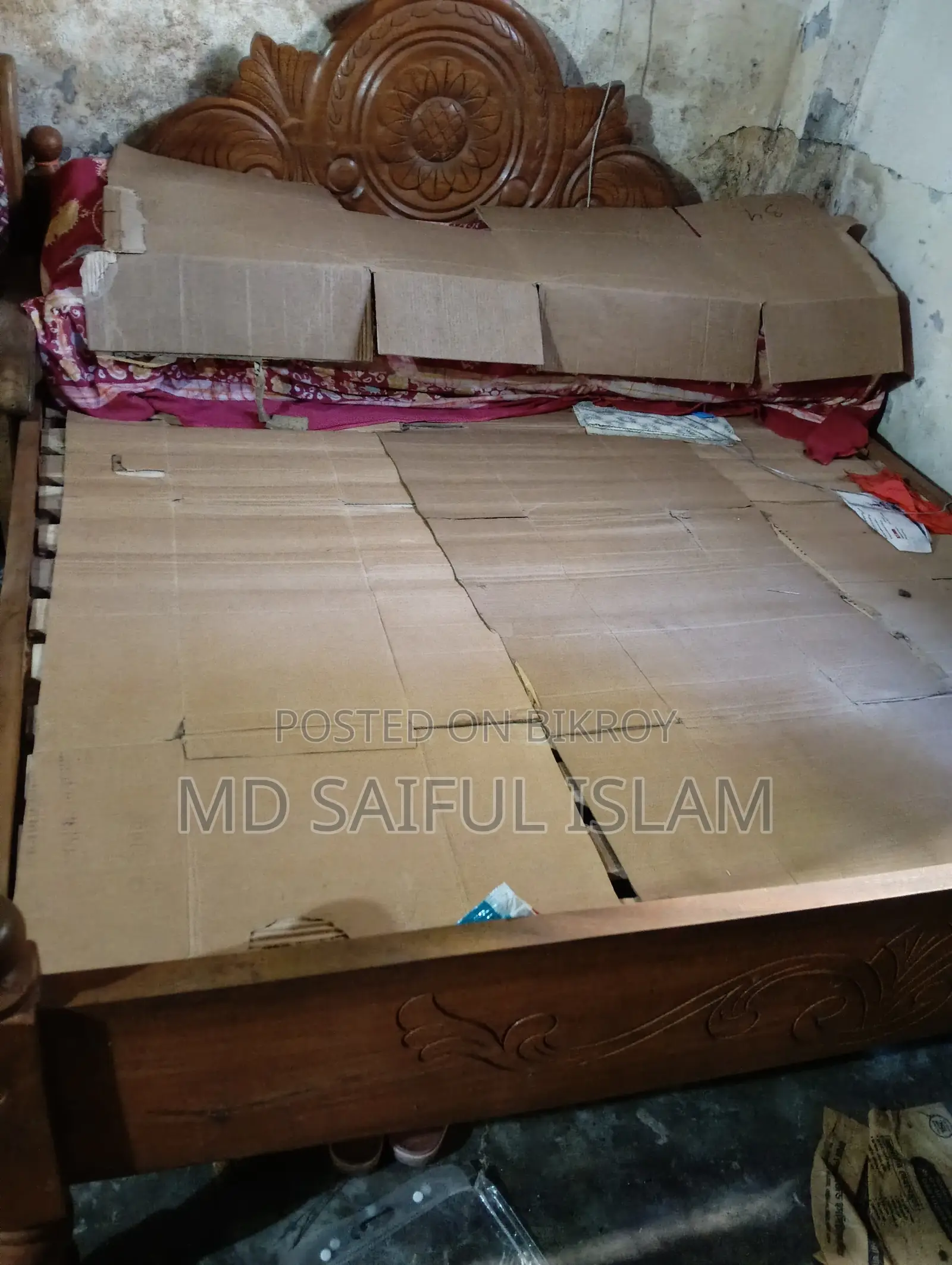 একটি পুরাতন খাট বিক্রি করা হবে।