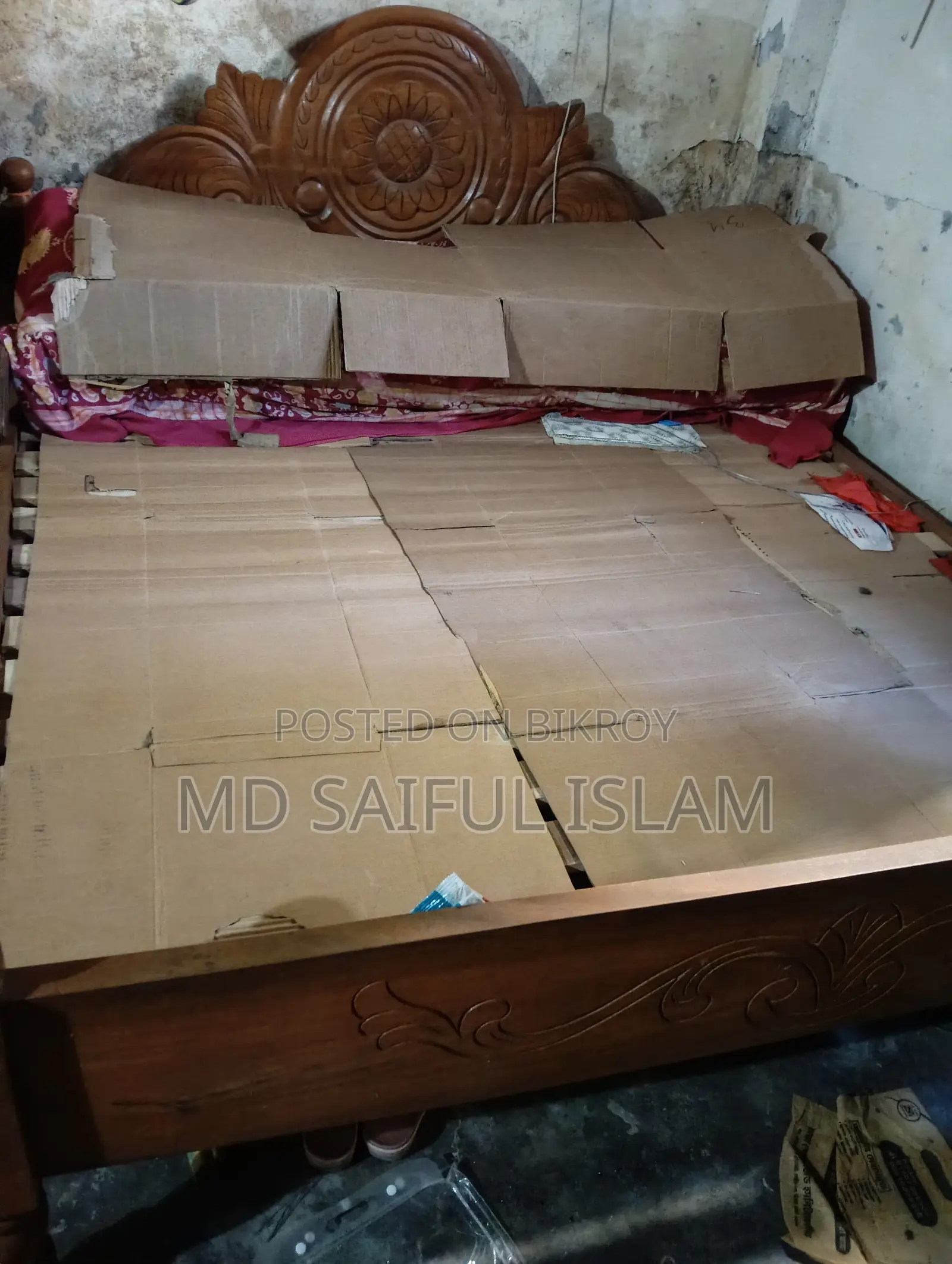 একটি পুরাতন খাট বিক্রি করা হবে।