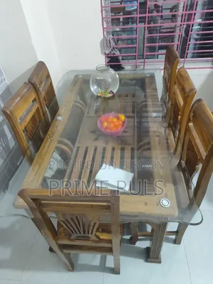 ডাইনিং টেবিল