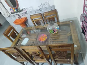 ডাইনিং টেবিল