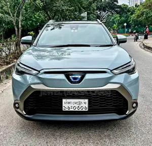 টয়োটা করোল্লা ক্রস ২০২২ গ্রে