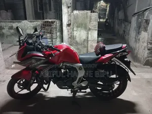 ইয়ামাহা ফেজার এফআই ভি২ ২০২২ লাল