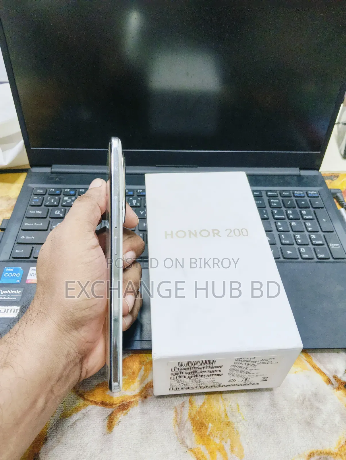 হনার ২০০ ২৫৬ জিবি হোয়াইট