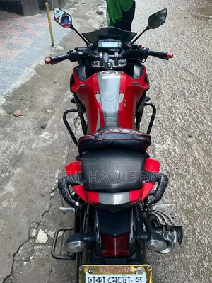ইয়ামাহা ফেজার এফআই ভি২ ২০২২ লাল