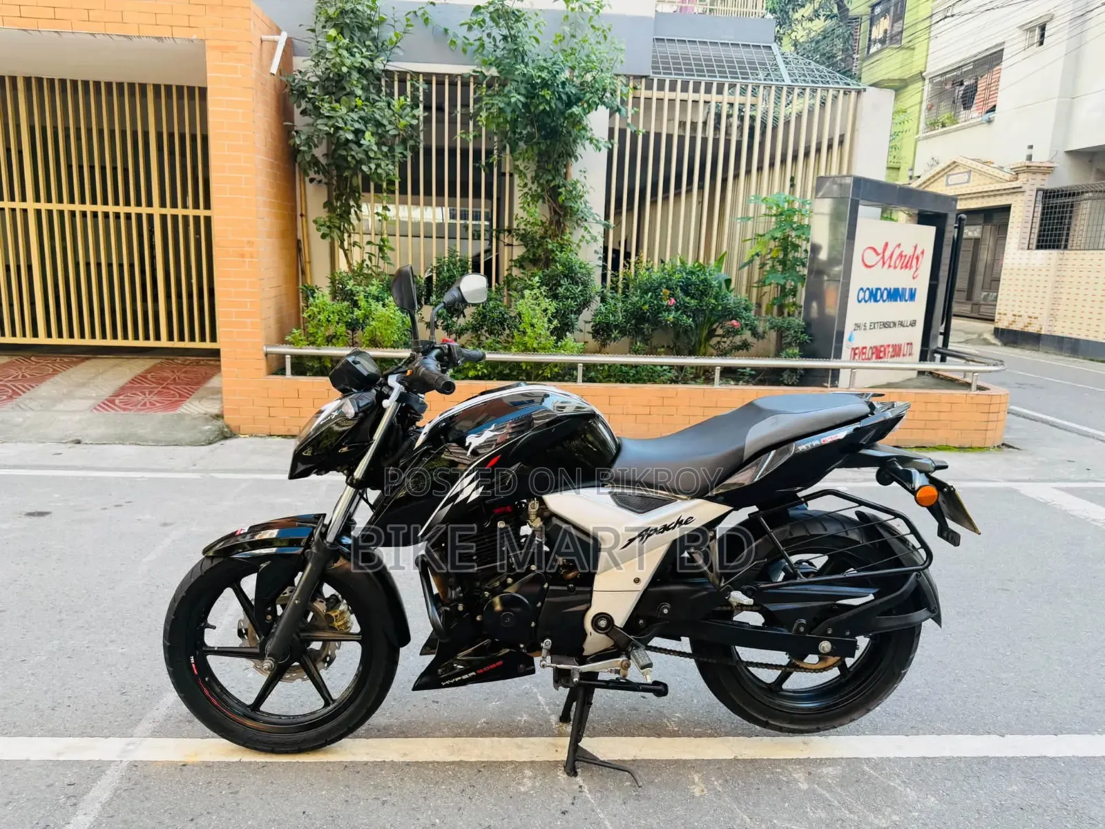 TVS Apache RTR 160 4V 2022 Black
