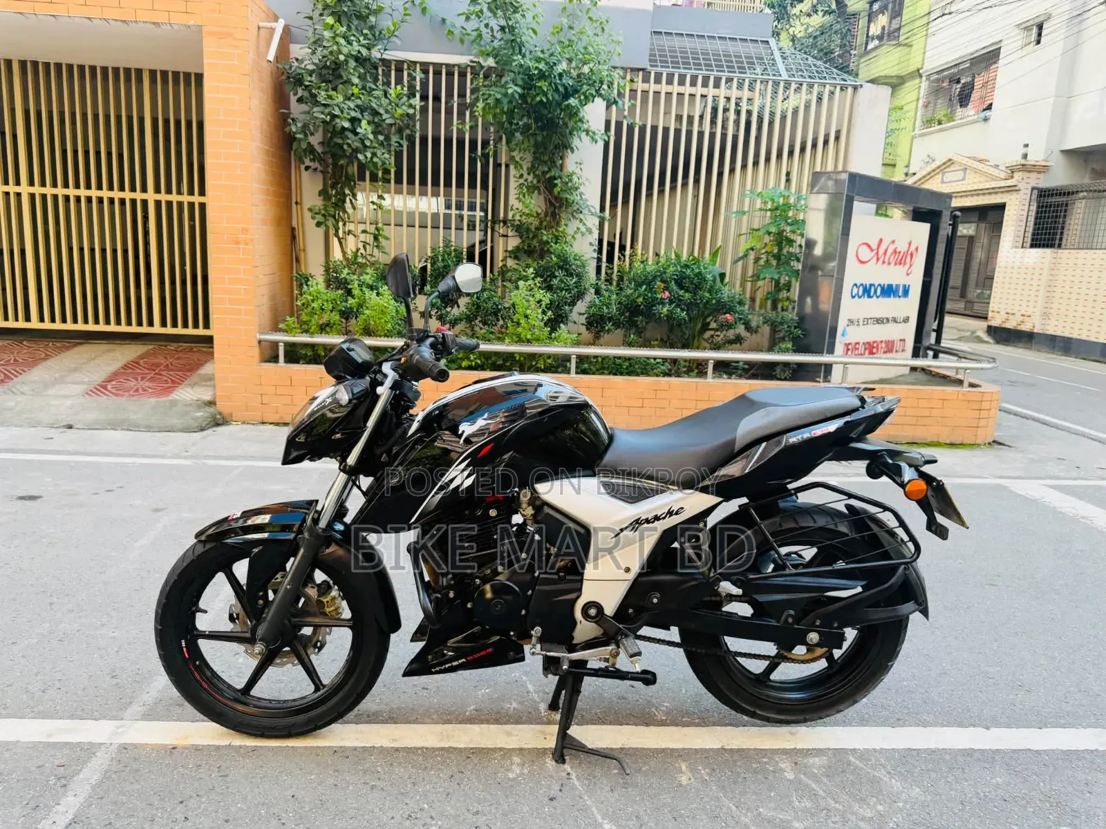 TVS Apache RTR 160 4V 2022 Black