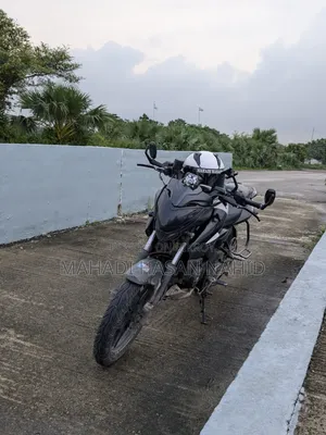 বাজাজ পালসার এনএস ১৬০ ২০১৮ হোয়াইট
