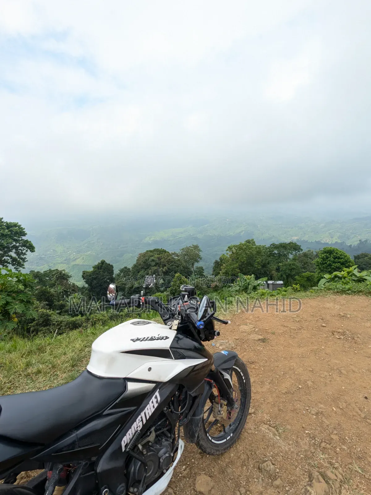 বাজাজ পালসার এনএস ১৬০ ২০১৮ হোয়াইট