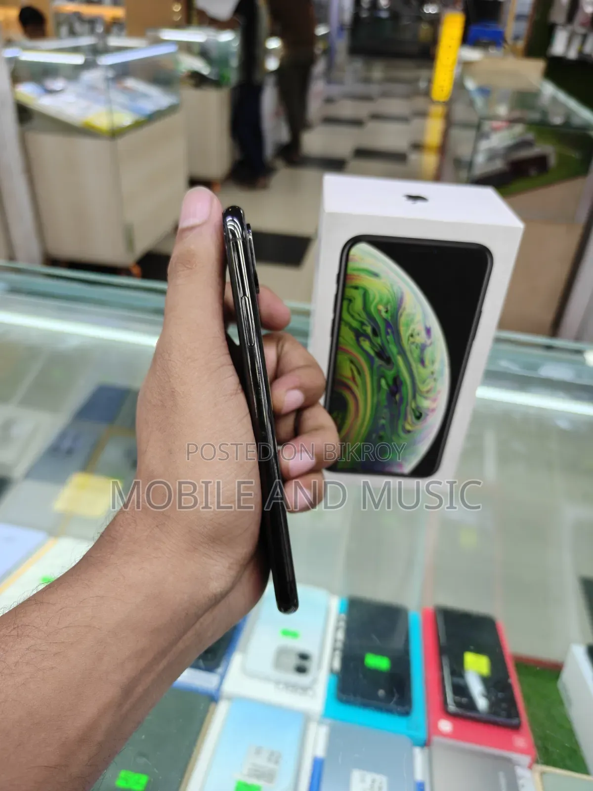 অ্যাপল আইফোন এক্সএস ৬৪ জিবি ব্ল্যাক