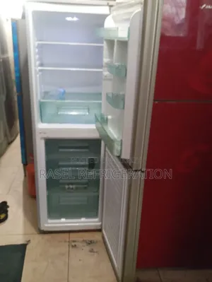 ২৮০ লিটার রানিং সিঙ্গার ফ্রিজ বিক্রি করা হবে।