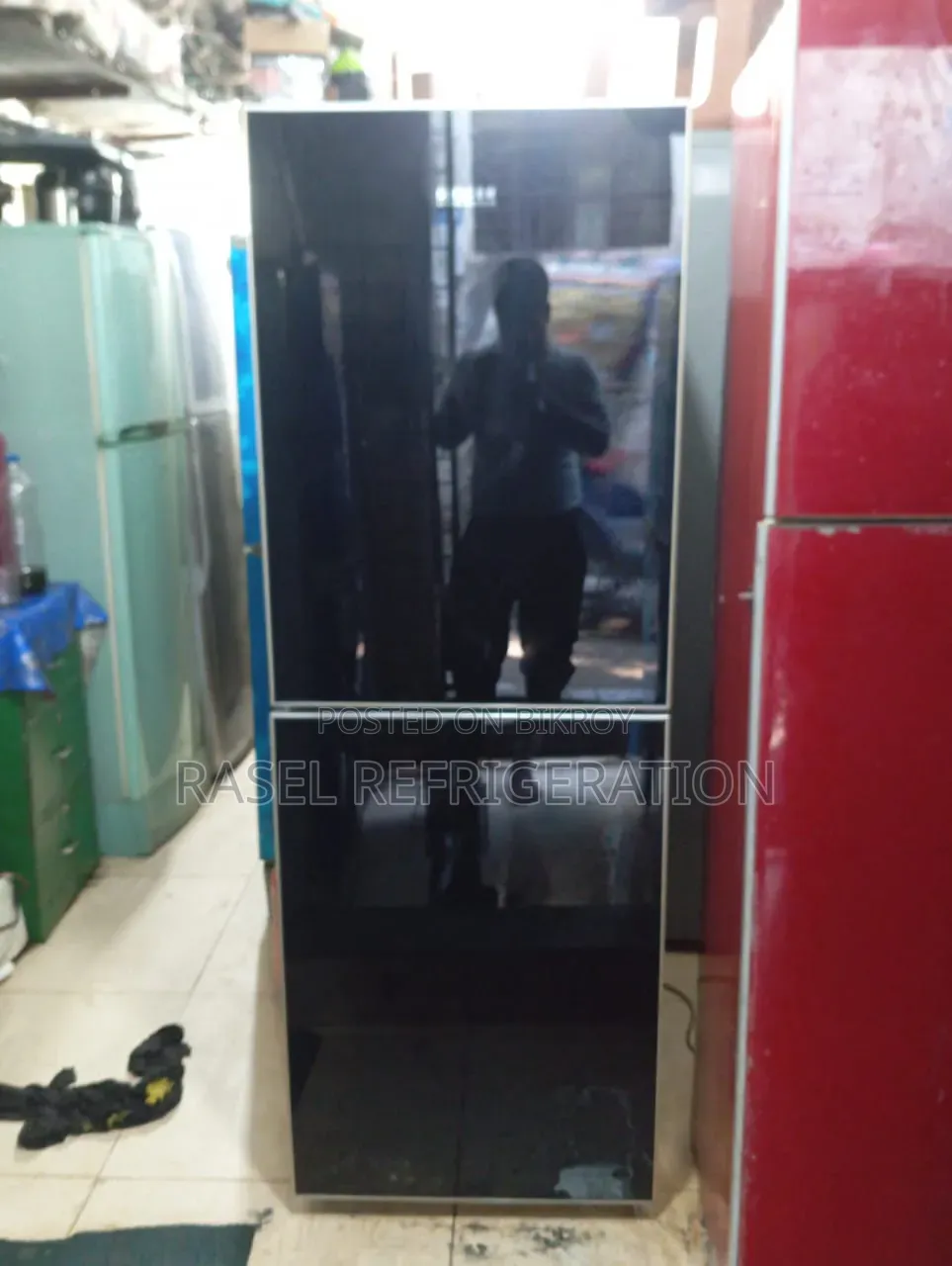 ২৮০ লিটার রানিং সিঙ্গার ফ্রিজ বিক্রি করা হবে।