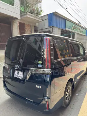 টয়োটা এস্কয়ার ২০২০ নীল