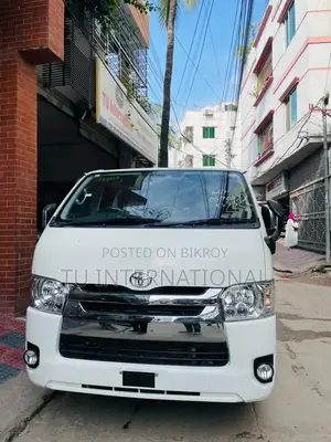 Toyota HiAce 2021 White