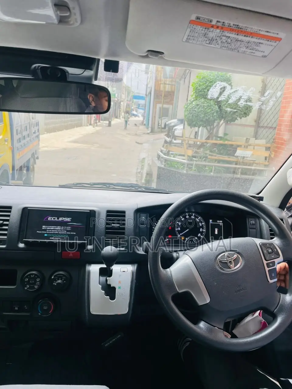Toyota HiAce 2021 White