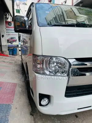 Toyota HiAce 2021 White