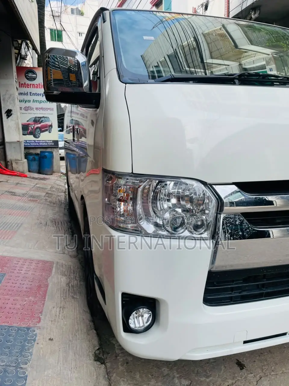 Toyota HiAce 2021 White