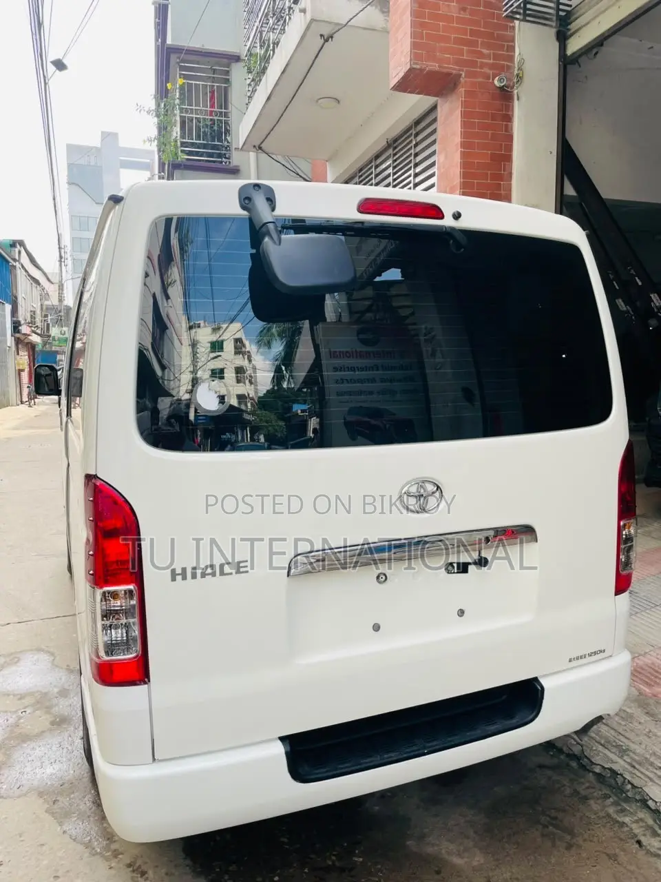 Toyota HiAce 2021 White