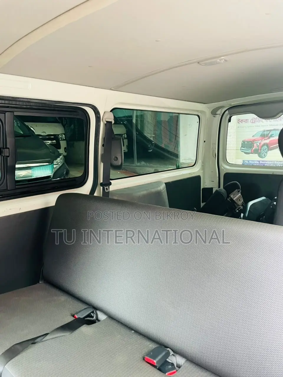 Toyota HiAce 2021 White