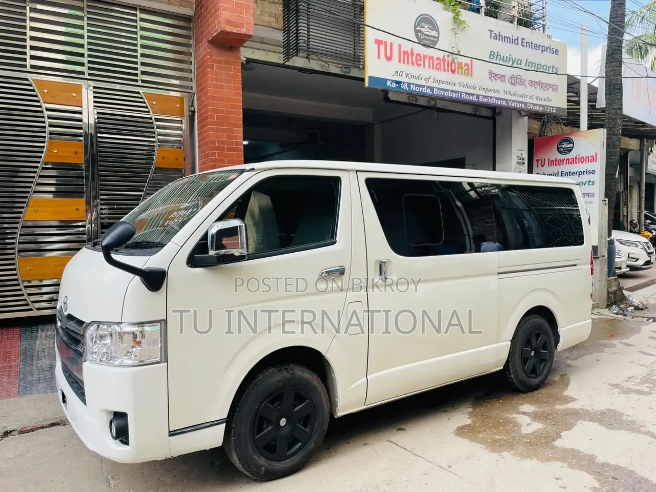 Toyota HiAce 2021 White