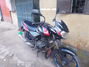 বাজাজ ডিসকভার ১২৫ ২০১৮ লাল