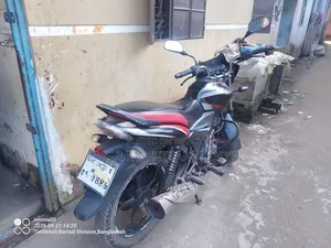 বাজাজ ডিসকভার ১২৫ ২০১৮ লাল