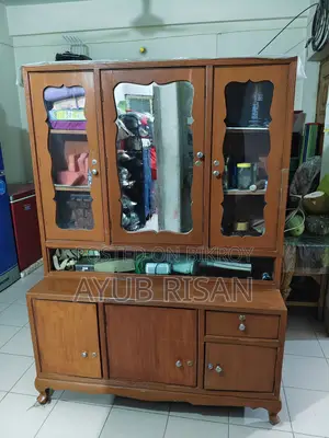 ড্রেসিং টেবিল