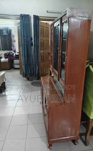 ড্রেসিং টেবিল