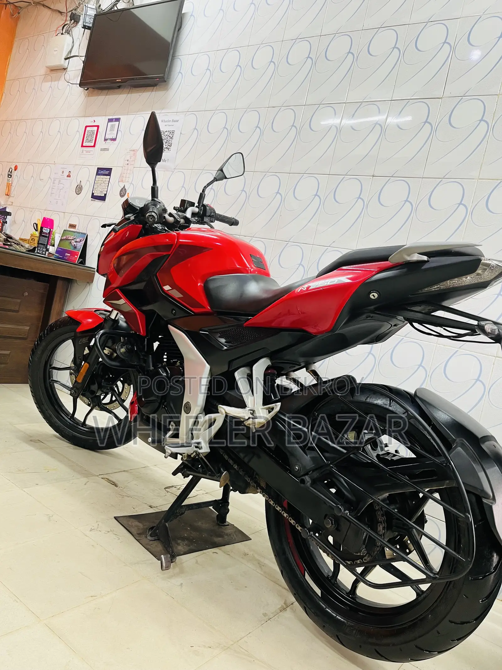Bajaj Pulsar N250 2023 Red