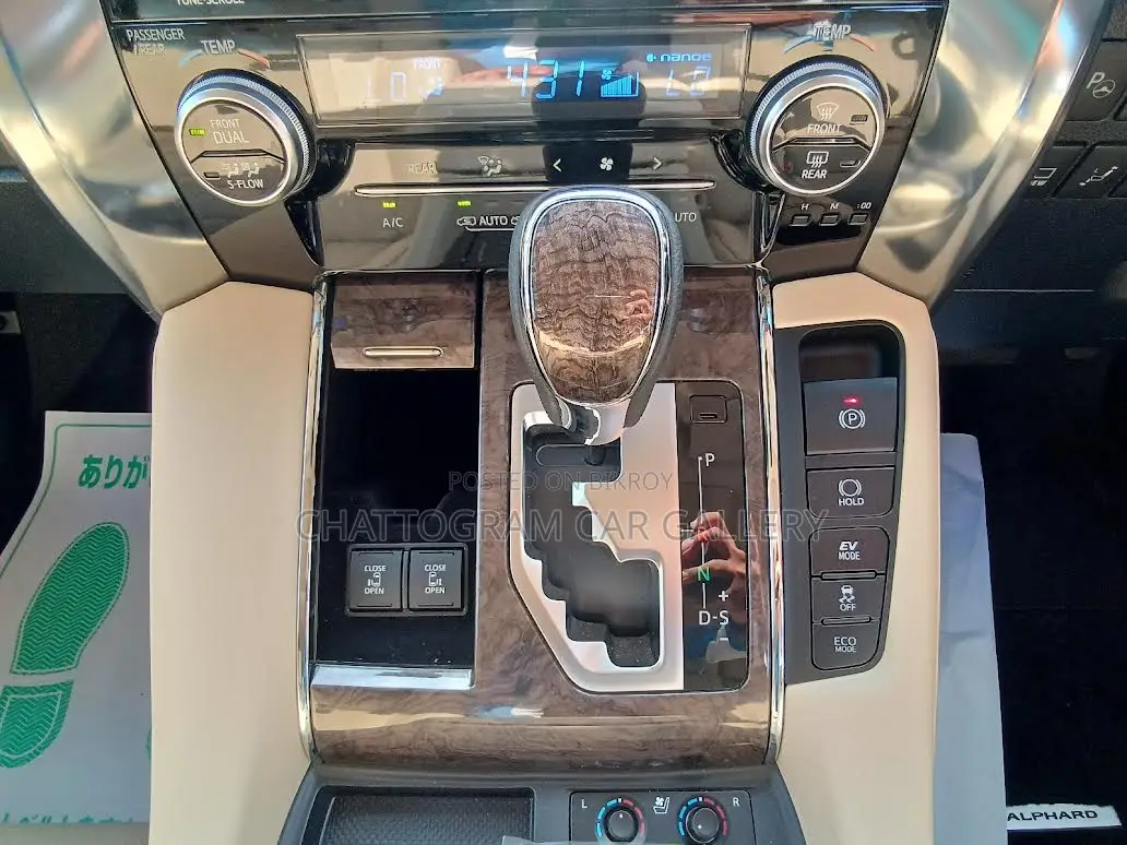 Toyota Alphard 2022 Pearl